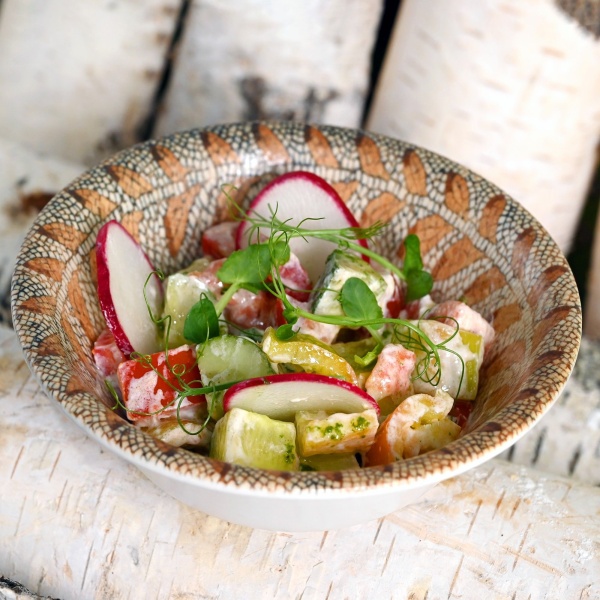 Свежие овощи со сметаной