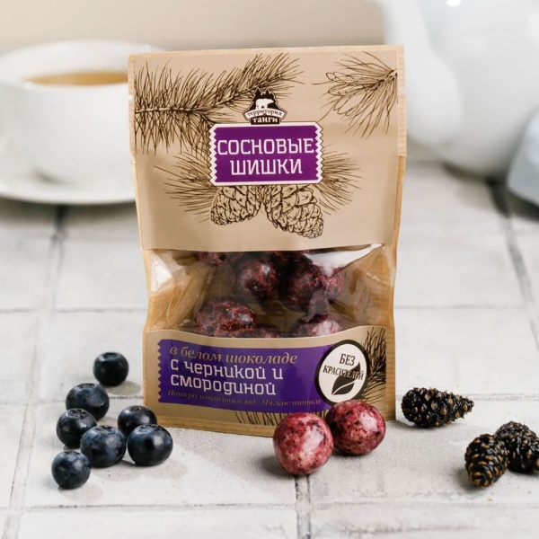 Драже Сосновая шишка в белом шоколаде с черникой и смородиной