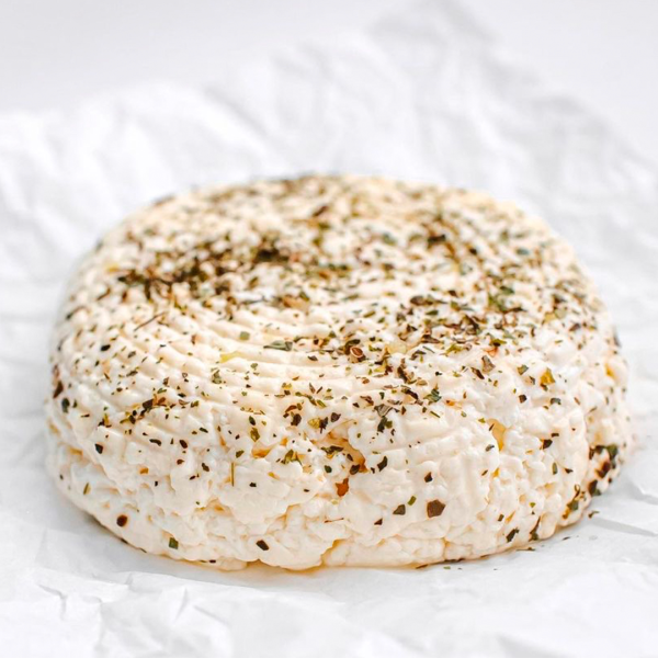 Адыгейский сыр в прованских травах «Над хлебом с маслом»