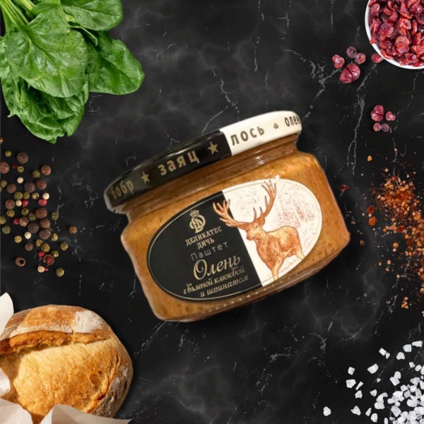 Паштет из мяса оленя с вяленой клюквой и шпинатом
