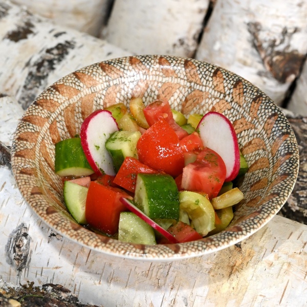 Свежие овощи со оливковым маслом